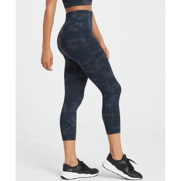 Spanx Look At Me Now Crop Seamless Leggings Black Camo - Picture 7 of 11